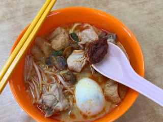 Uk Zhè Bā Kā Lí Miàn Curry Mee (khun Thai Food)