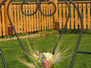 Vinski Dvor Deu, Gostinstvo, Ivan Deu S.p.