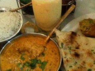 The Curry Indian Cuisine Lounge