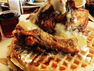 Roscoe's Chicken Waffles Pasadena