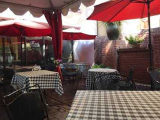 Toni's Courtyard Cafe