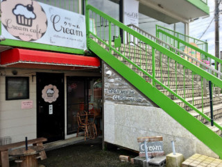 Cream Café