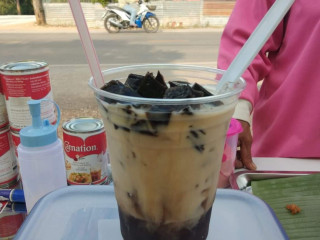 ร้านรถเมล์เฉาก๊วยนมสด