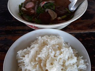 ทองใบก๋วยเตี๋ยวเรือผักหวาน ต้มเลือดหมู เกาเหลาปลา