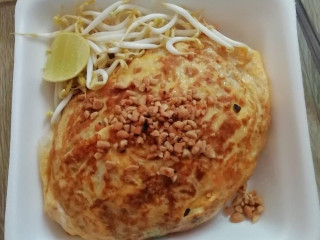 ร้านกุลพัชรผัดไทยห่อไข่ By.โปเต้