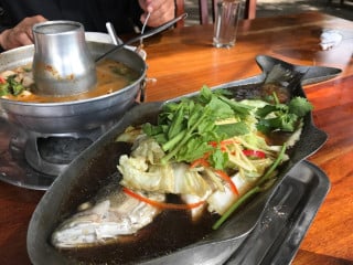 Hat Ploy Dang Seafood