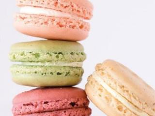 Le Macaron French Pastries