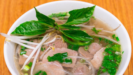 17. Phở Tái Bò Viên (Rice Noodle Soup With Rare Lean Beef And Beef Balls)
