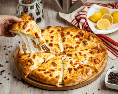 Pizza Cuatro Quesos Pizza Cuatro Quesos