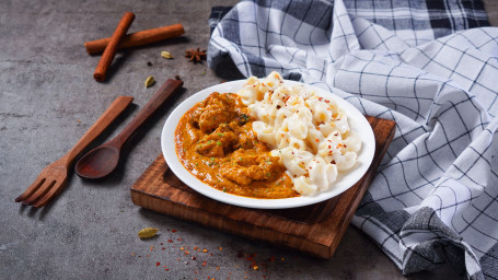 Pasta Con Macarrones Con Queso Y Pollo Con Mantequilla De Punjabi