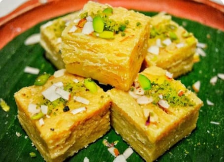 Ghee Soan Papdi 4 Pcs)