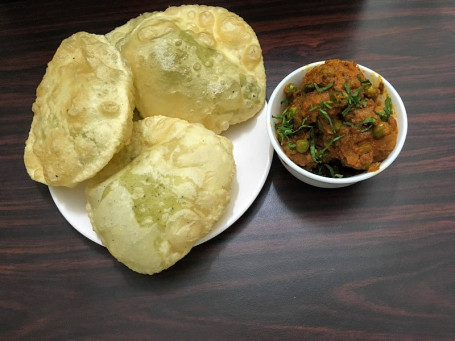 Macher Kochuri Aloo Dom (4 Pcs)