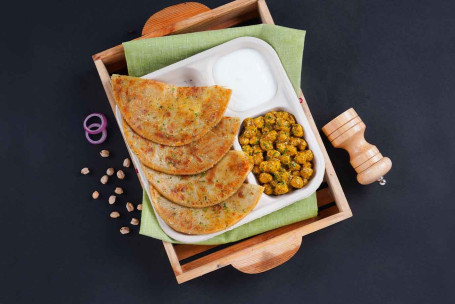 Aloo Paratha Chole Cuajada Almuerzo