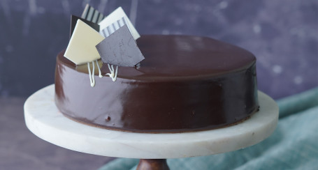 Pastel Grande De Trufa De Chocolate