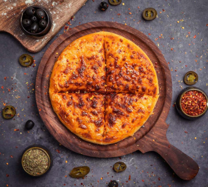 Cheesy Chicken Tandoori Pizza