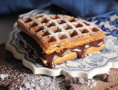 Waffle De Leche Con Chocolate Belga