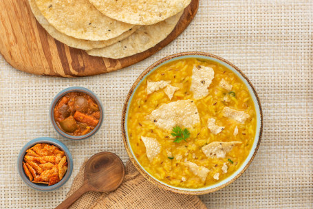 Clásico Rajasthani Dal Papad Khichdi