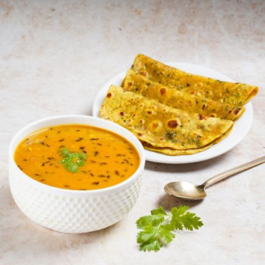 Dal Tadka Con Thepla