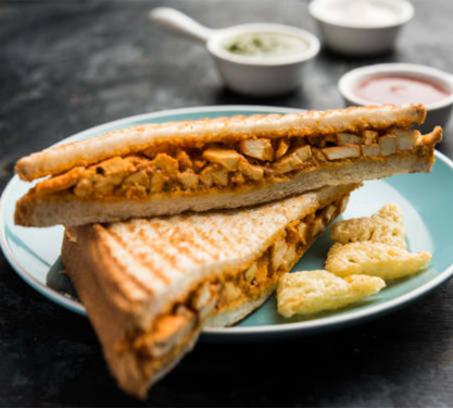 Paneer Makhani Sandwich (Served With Sauce, Wafers)