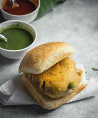 Bombay Vada Paw (Served With Red Chutney)