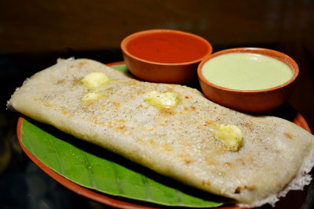 Butter Chicken Patisapta With Red Sauce Yellow Doi