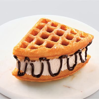 Waffle De Vainilla Con Fudge De Helado