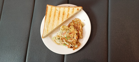 Masala Omelette With Bread Toast