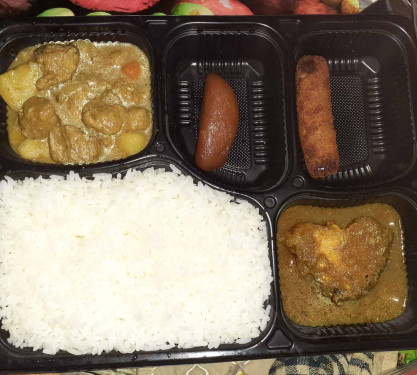 Hot Rice, Dal, Bhaja and 1 Pcs Rui Fish Curry