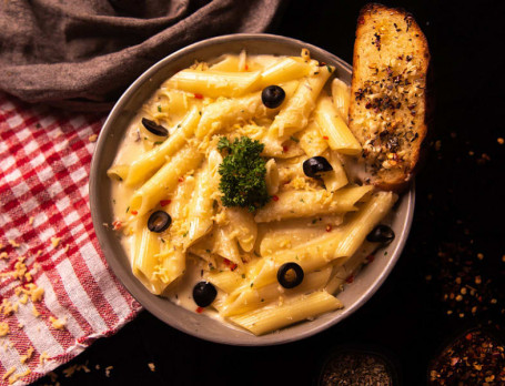 Oh So Cheesy Alfredo Pasta