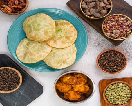 Karaishutir Kochuri/Matar Kachori With Aloo Dum