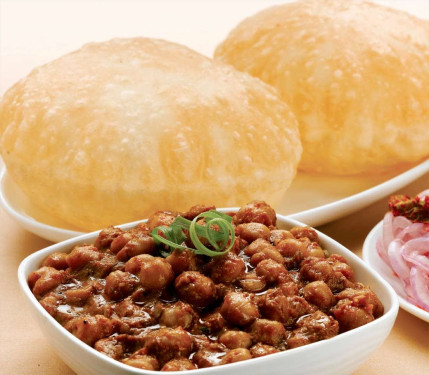 Chhola Bhatura (2 Pcs)