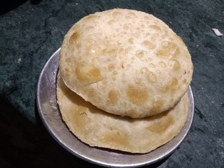 Dal With Poori (2 Pcs)