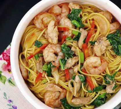 Mixed Chowmein ]Egg Chicken Prawn]