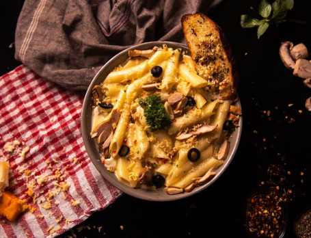 Oh So Cheesy Alfredo Chicken Pasta