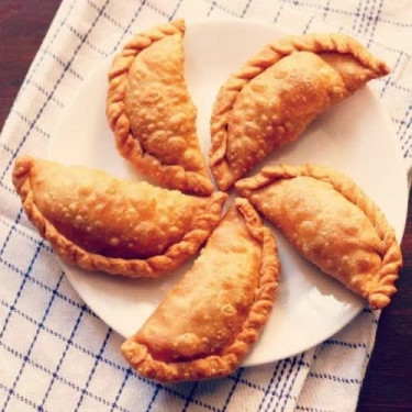 Apple Gujiya