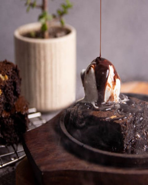 Sizzling Brownie With Hot Chocolate Sauce And Ice Cream