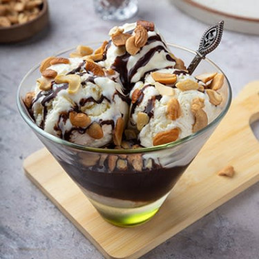 Hot Chocolate Fudge (Regular) Sundae