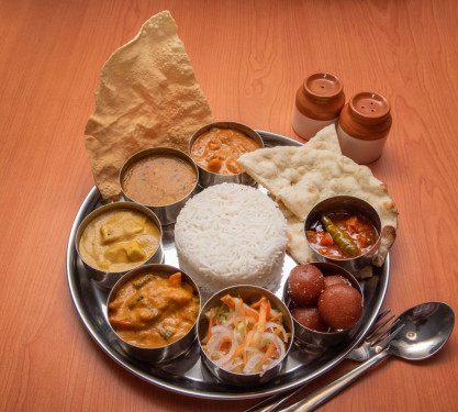 The Desi Sigri Premium Thali