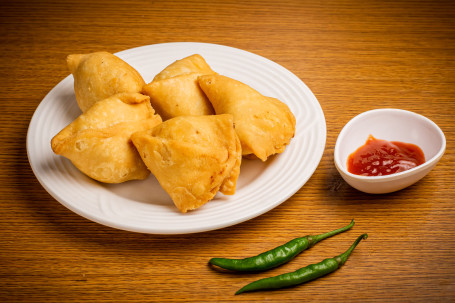 Samosa Badam Fulkopi Er Singara. With Chatni (10 Pcs)