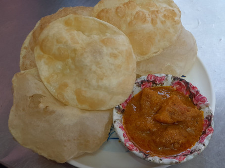 6 Pieces Luchi With Alu Dum