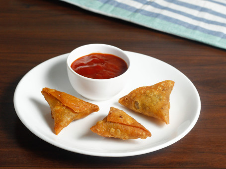Cocktail Samosa 03Pcs Served With Sauce