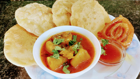 Kochuri Aloo Dum 4Pcs With Jelabi 2Pcs