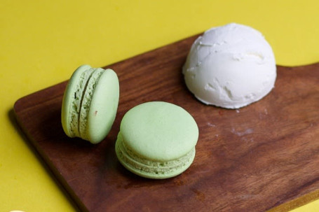 Macaron De Pistacho Con Helado