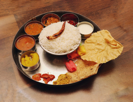 Limited Meals (Rice,Sambar,Rasam,Vatta Kulambu,Kottu,Porial,Butter Milk,Applam Pickle)