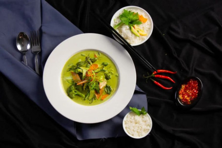 Thai Chicken Green Curry With Steamed Rice