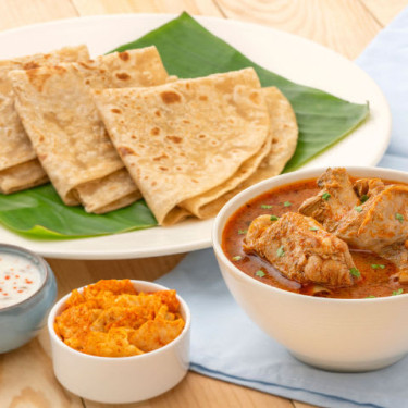 Pollo Al Curry Especial Ghar Ki (Con Hueso) Con Paratha