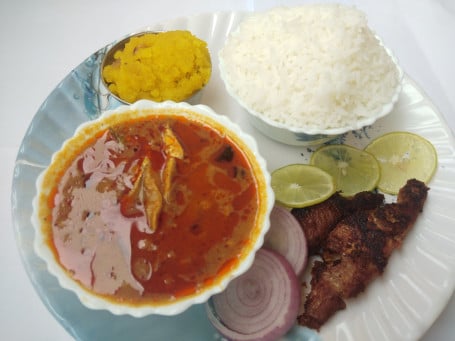 Meen Kuzhambu With White Rice And 1 Piece Fish Fry