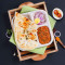Chicken Kheema, Kulcha Lunchbox Con Gulab Jamun (2 Piezas) Combo