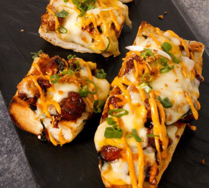 Thai Chicken And Mozzarella Garlic Bread