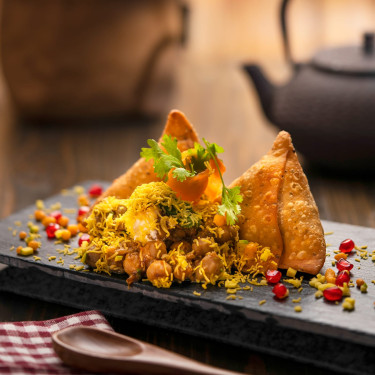 Amritsari Samosa Chaat (2Pc)